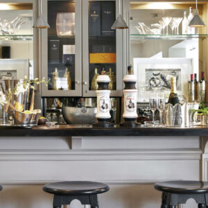Bar and lounge at Leisure Isle Lodge on Bollard Bay, Knysna
