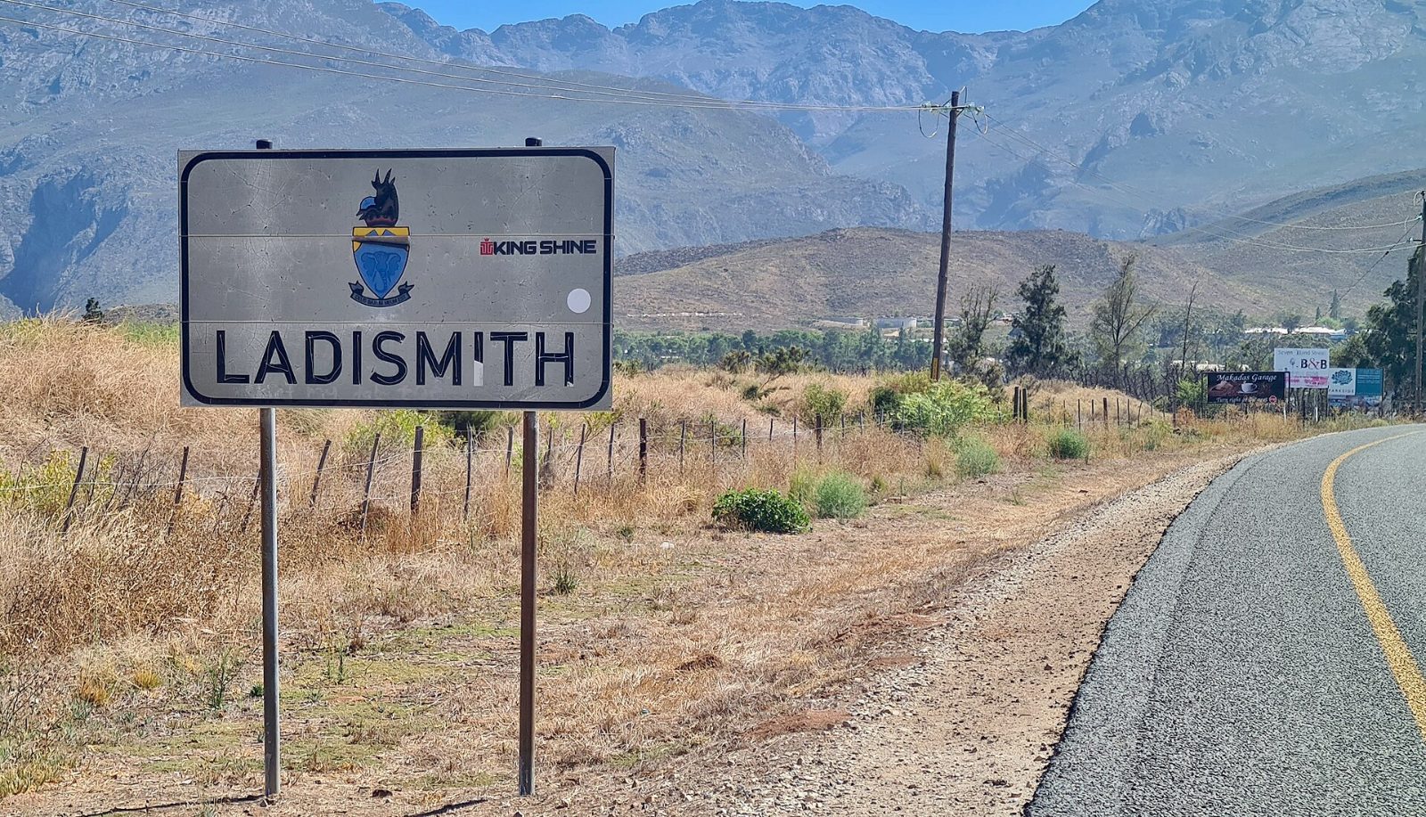 La R62 à l’ouest de Ladismith, au pied des montagnes du Klein Karoo