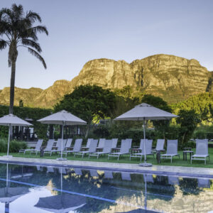 The pool and lawns of the Vineyard Hotel in Newlands with the eastern slopes of Table Mountain behind