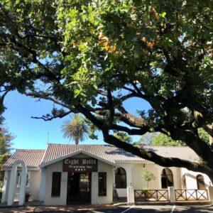 A building with a tree in front of it at Eight Bells Mountain Inn in Ruiterbos
