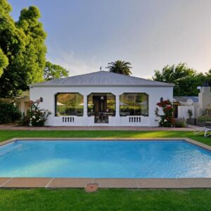 A house with a swimming pool in the yard at Fransvliet Guest House in Franschhoek
