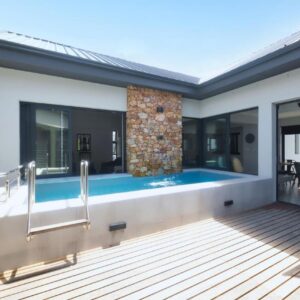 A pool on the deck of a house at Fynbos Hill Luxury Accommodation in Agulhas