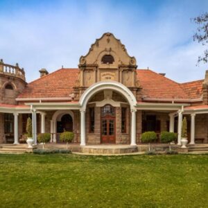An old house with a red roof at Welgeluk Feather Palace in Oudtshoorn