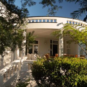6 on Kloof Guest House: a white house with a white fence and trees