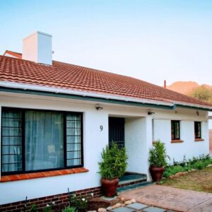 9 on Drommedaris: a white house with a red roof