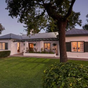Allèe Bleue Wine Estate: a white house with a tree in the yard