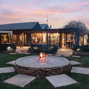 Botlierskop The Village Lodge: a house with a fire fountain in the yard