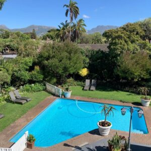 Cape Cottages: a swimming pool in the yard of a house