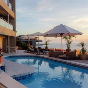 Casa Papale' Luxury Accommodation: a swimming pool in front of a building with the ocean