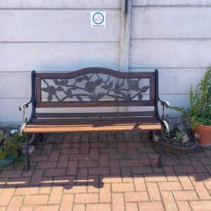 Come Again Self Catering: a bench sitting in front of a wall with potted plants