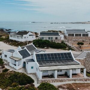 Daai Plekkie in die Weskus: an aerial view of a house with a solar roof