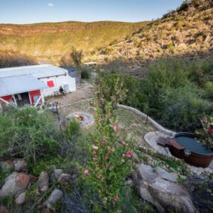 Daniel's Kraal Guest Farm: an aerial view of a small house in a field