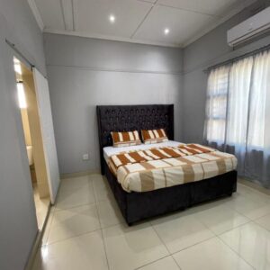 Davidson Lodge: a bedroom with a bed in a room