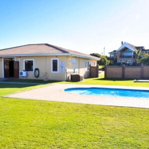 Dibiki Holiday Resort: a house with a swimming pool in a yard
