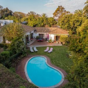 Hillingdale on Alexandra: an aerial view of a house with a swimming pool