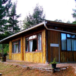 Hindthausen: a small wooden cabin with a large window