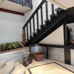 Hornbill House Self Catering Accommodation: a staircase in a house with plants on it