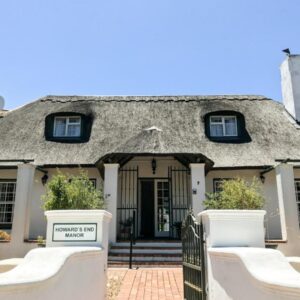 Howards End Manor B&B: a house with a thatched roof