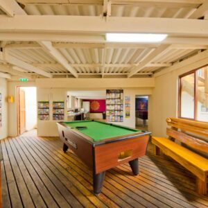 Island Vibe Knysna: a room with a pool table and a bench
