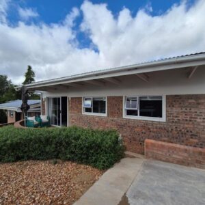 Itha's Garden Self Catering: a brick house with a driveway in front of it