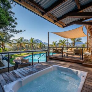 Kana Guest Farm - Ideal for groups: an outdoor hot tub on the deck of a villa