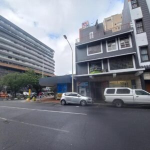 La casa on plein: two cars parked on a street next to a building