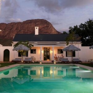 La Cotte The Manor House: a house with a swimming pool in front of a mountain