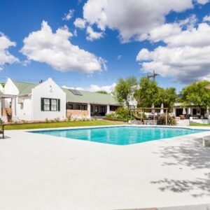 Lady Loch Country House: a swimming pool in the backyard of a house