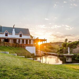 Malagas Hotel: a house with a pond in front of a building