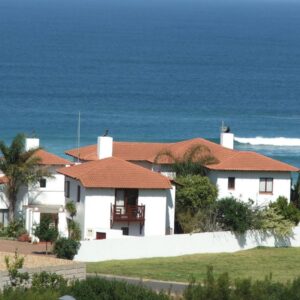 Melkhoutkloof Guest House: a white house with a view of the ocean