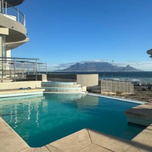 Oceansnest Guest House: a swimming pool on the side of a building