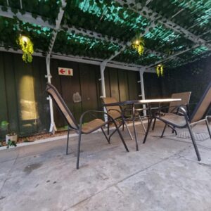 Ojong's Guesthouse Kraaifontein - Eikendel: a table and chairs sitting on a patio