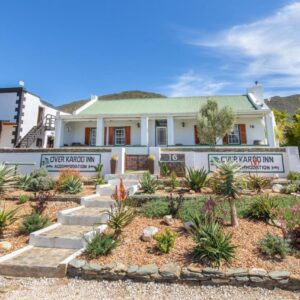 Over Karoo Inn: a house with a garden in front of it