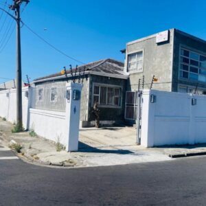 Prince Adina Guesthouse: a building on the side of a street