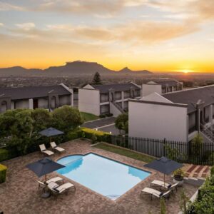Protea Hotel by Marriott Cape Town Tyger Valley: an aerial view of a villa with a swimming pool