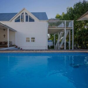 Riverside Country House: a house with a swimming pool in front of a house