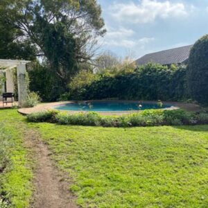 Sarah's Place- Heatherlands,George: a swimming pool in the yard of a house