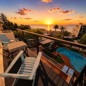 SeaViu Camps Bay: a balcony with a view of a swimming pool and the ocean