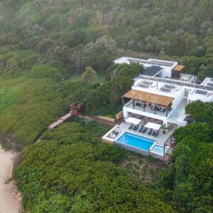 Secret Sands Garden Route: an aerial view of a house on the beach