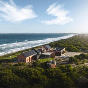 Seebederfie: an aerial view of a house next to the beach