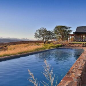 Simbavati Cederberg Ridge: a pool of water in front of a house