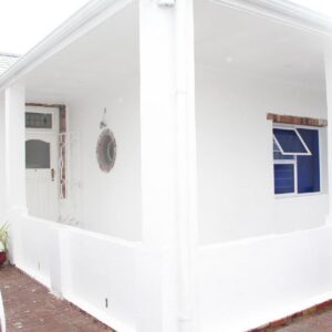 The White House Lodge: a white house with a white wall