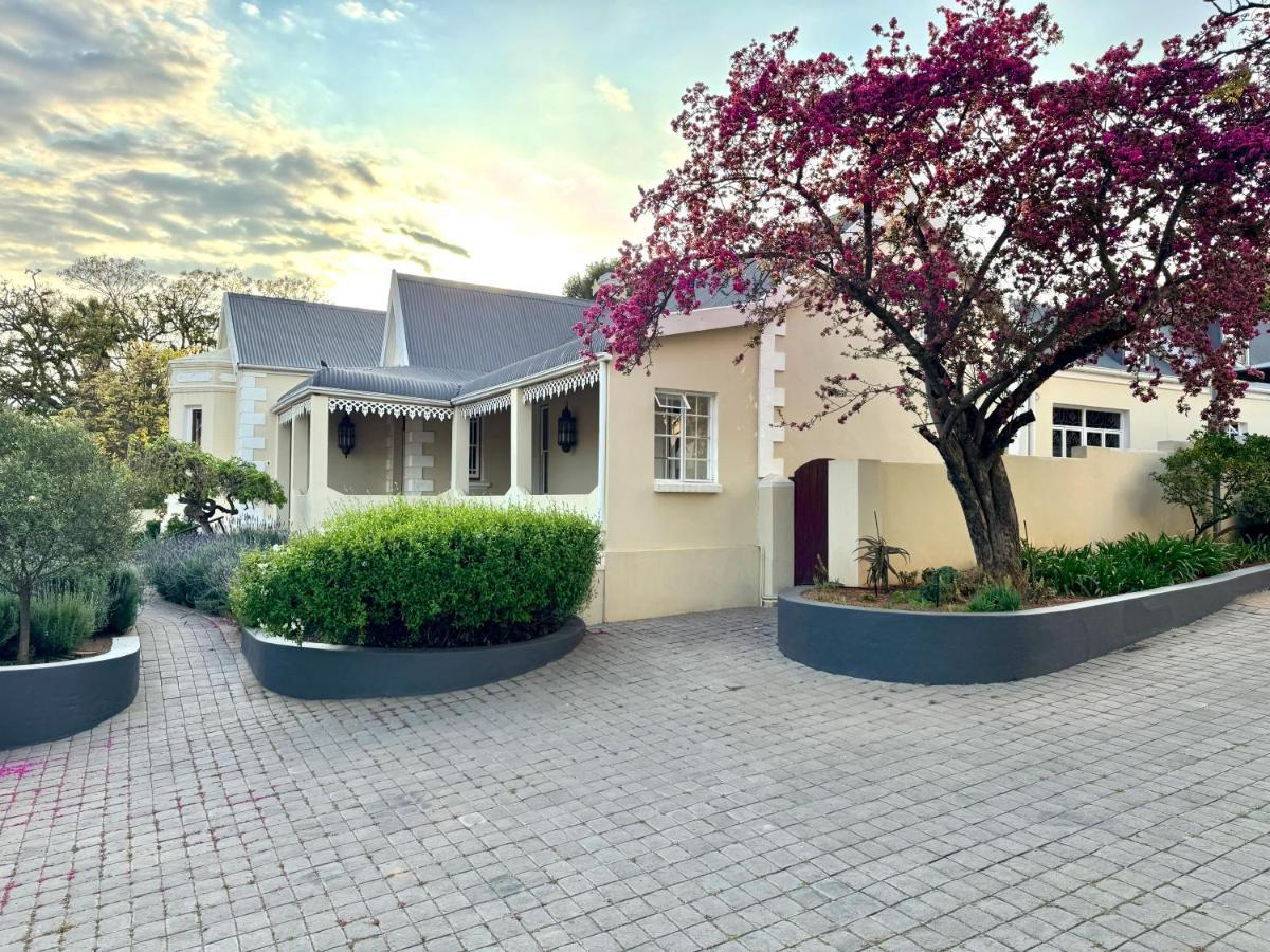 Uniondale Guest Lodge