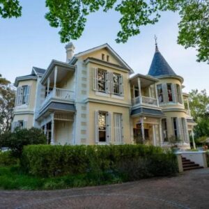 Villa Consano Guest House: a large white house with a turret